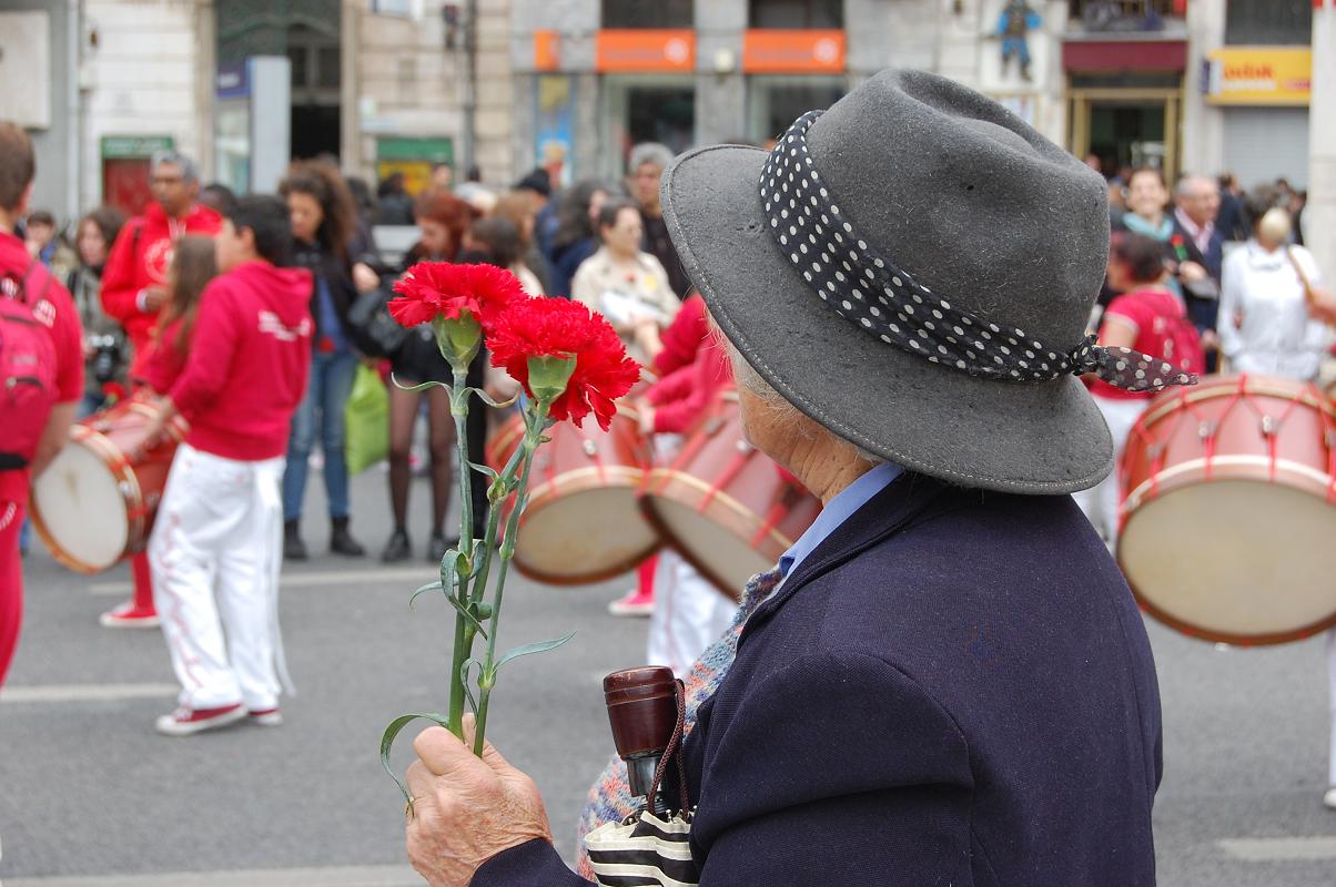 dame avec œillets