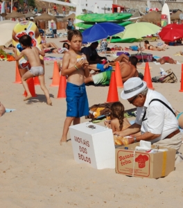 Gãteau à la crème pâtissiére sur les plages portugaises