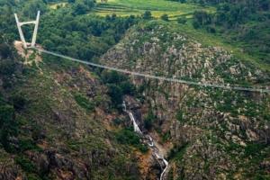 pont suspendu sur le Paiva