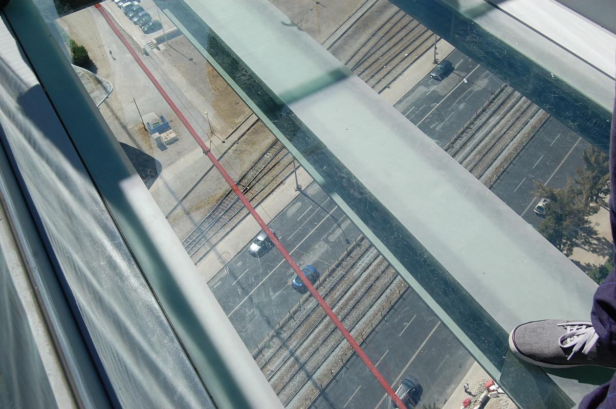 Accés au belvédère du pont 25 avril