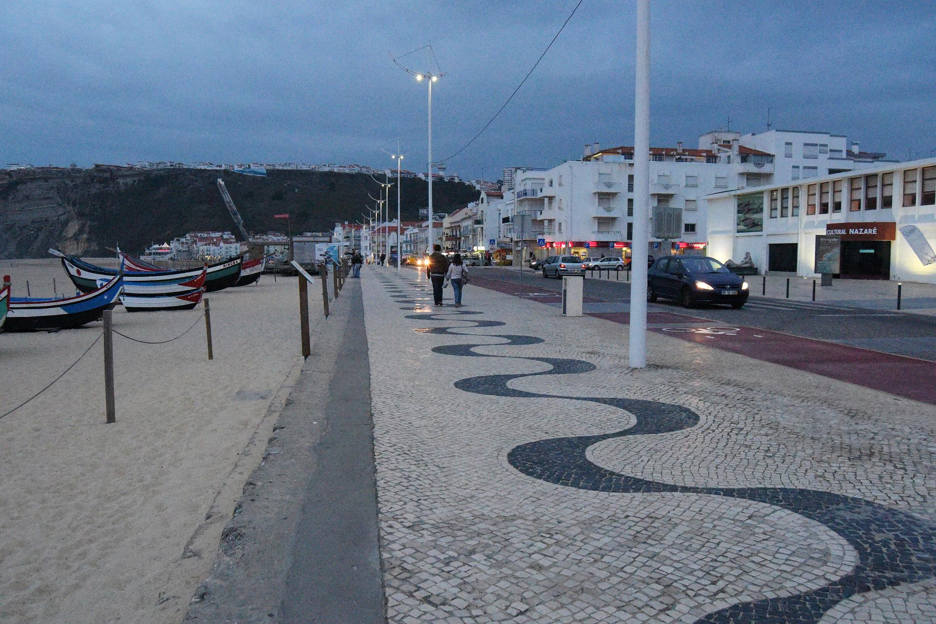 promenade du front de mer à Nazaré.