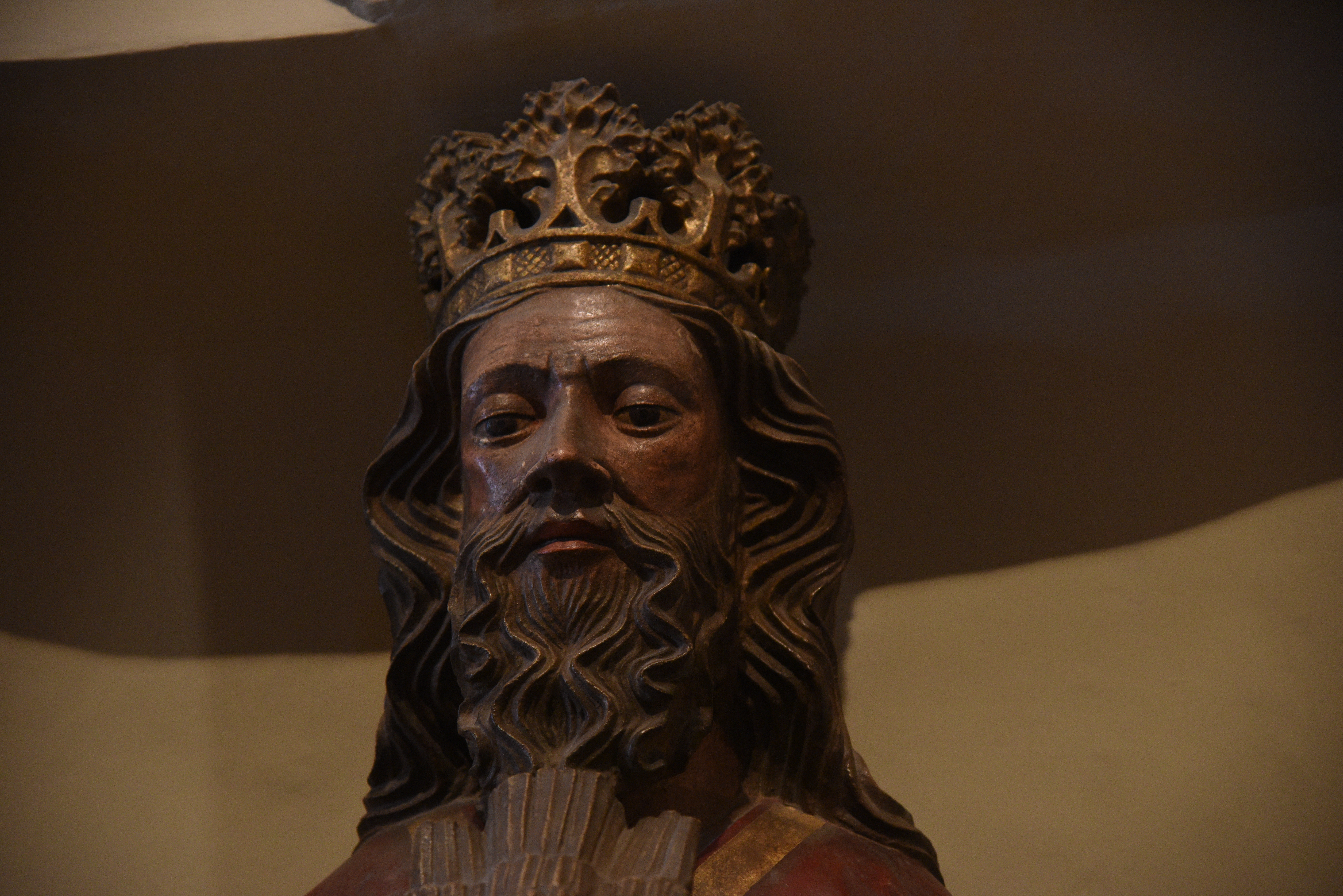 statue d ela trinité fonts baptismaux santa cruz de Lisbonne