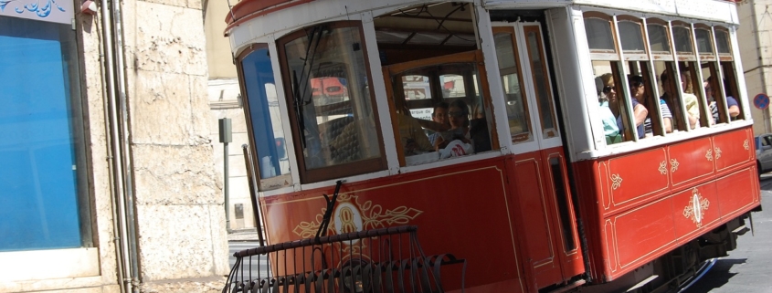 tram touristique rouge de Lisbonne